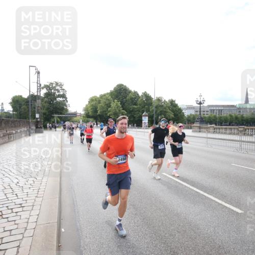 29.06.2025 - hella hamburg halbmarathon Jannik Wohlers http://msf.ph/oto/8148827 29.06.2025 10:17:50 Lombardsbrücke 1268, 1325, 1554, 1982, 2087, 2147, 2335, 2634, 3125, 3321, 3482, 3977, 4710, 4738, 4804, 5909, 6270, 7838, 7882, 7883, 8067, 8248, 9222, 9539, 9834, 9844, 10659, 10908, 10946, 11352, 11450, 11949, 12274, 12498, 12939, 13341, 13370, 13619, 14320, 14831, 15182, 15183, 15343, 15614, 16109, 16829, 16833, 17876, 18145, 18677 meine-sportfotos.de