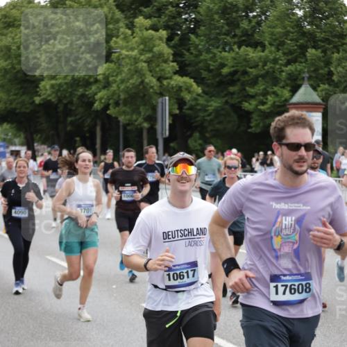29.06.2025 - hella hamburg halbmarathon Jannik Wohlers http://msf.ph/oto/8148828 29.06.2025 10:49:44 Lombardsbrücke 1487, 1511, 3701, 3710, 3805, 4090, 4168, 5749, 5751, 5997, 6680, 6830, 7721, 7722, 7755, 8254, 9605, 9940, 10060, 10286, 10617, 11030, 11426, 11716, 11760, 12079, 13127, 13128, 13309, 13381, 13744, 13846, 14144, 14505, 14940, 15626, 15633, 16365, 16410, 16412, 16635, 17256, 18961, 19058, 19086 meine-sportfotos.de