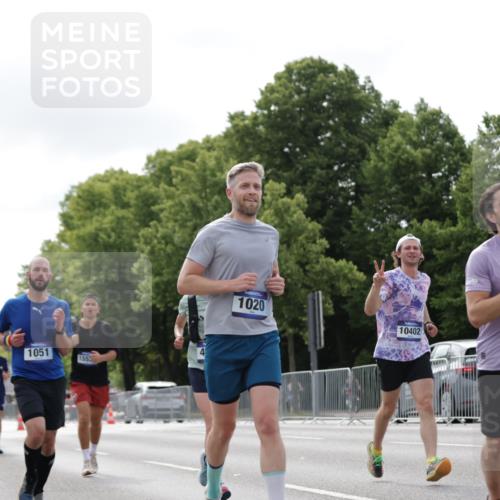 29.06.2025 - hella hamburg halbmarathon Jannik Wohlers http://msf.ph/oto/8148836 29.06.2025 10:12:29 Lombardsbrücke 1020, 1051, 1851, 1939, 2531, 2891, 2942, 4532, 6207, 7873, 7907, 8398, 8405, 8917, 10067, 10402, 11025, 11720, 14404, 14869, 15012, 15531, 16323, 16826, 16911, 17061, 17699, 17994, 18530 meine-sportfotos.de