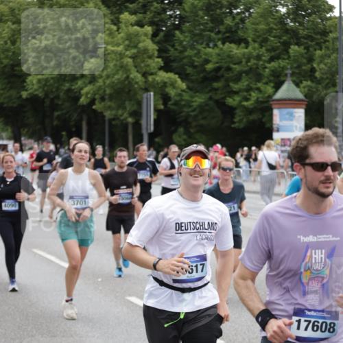 29.06.2025 - hella hamburg halbmarathon Jannik Wohlers http://msf.ph/oto/8148843 29.06.2025 10:49:44 Lombardsbrücke 1487, 1511, 3701, 3710, 3805, 4090, 4168, 5749, 5751, 5997, 6680, 6830, 7721, 7722, 7755, 8254, 9605, 9940, 10060, 10286, 10617, 11030, 11426, 11716, 11760, 12079, 13127, 13128, 13309, 13381, 13744, 13846, 14144, 14505, 14940, 15626, 15633, 16365, 16410, 16412, 16635, 17256, 18961, 19058, 19086 meine-sportfotos.de