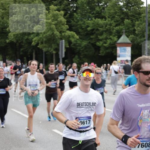 29.06.2025 - hella hamburg halbmarathon Jannik Wohlers http://msf.ph/oto/8148846 29.06.2025 10:49:44 Lombardsbrücke 1487, 1511, 3701, 3710, 3805, 4090, 4168, 5749, 5751, 5997, 6680, 6830, 7721, 7722, 7755, 8254, 9605, 9940, 10060, 10286, 10617, 11030, 11426, 11716, 11760, 12079, 13127, 13128, 13309, 13381, 13744, 13846, 14144, 14505, 14940, 15626, 15633, 16365, 16410, 16412, 16635, 17256, 18961, 19058, 19086 meine-sportfotos.de