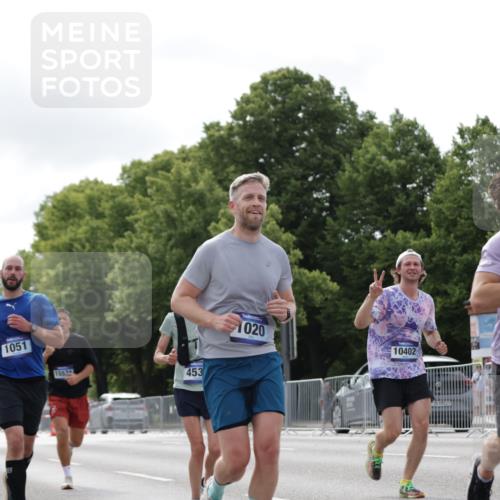 29.06.2025 - hella hamburg halbmarathon Jannik Wohlers http://msf.ph/oto/8148849 29.06.2025 10:12:29 Lombardsbrücke 1020, 1051, 1851, 1939, 2531, 2891, 2942, 4532, 6207, 7873, 7907, 8398, 8405, 8917, 10067, 10402, 11025, 11720, 14404, 14869, 15012, 15531, 16323, 16826, 16911, 17061, 17699, 17994, 18530 meine-sportfotos.de