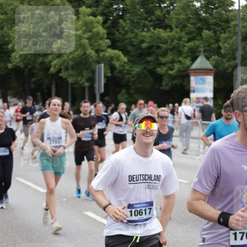 29.06.2025 - hella hamburg halbmarathon Jannik Wohlers http://msf.ph/oto/8148851 29.06.2025 10:49:44 Lombardsbrücke 1487, 1511, 3701, 3710, 3805, 4090, 4168, 5749, 5751, 5997, 6680, 6830, 7721, 7722, 7755, 8254, 9605, 9940, 10060, 10286, 10617, 11030, 11426, 11716, 11760, 12079, 13127, 13128, 13309, 13381, 13744, 13846, 14144, 14505, 14940, 15626, 15633, 16365, 16410, 16412, 16635, 17256, 18961, 19058, 19086 meine-sportfotos.de