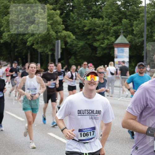 29.06.2025 - hella hamburg halbmarathon Jannik Wohlers http://msf.ph/oto/8148856 29.06.2025 10:49:44 Lombardsbrücke 1487, 1511, 3701, 3710, 3805, 4090, 4168, 5749, 5751, 5997, 6680, 6830, 7721, 7722, 7755, 8254, 9605, 9940, 10060, 10286, 10617, 11030, 11426, 11716, 11760, 12079, 13127, 13128, 13309, 13381, 13744, 13846, 14144, 14505, 14940, 15626, 15633, 16365, 16410, 16412, 16635, 17256, 18961, 19058, 19086 meine-sportfotos.de