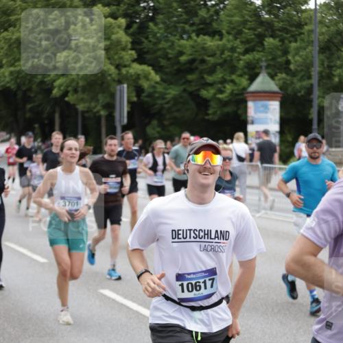 29.06.2025 - hella hamburg halbmarathon Jannik Wohlers http://msf.ph/oto/8148861 29.06.2025 10:49:44 Lombardsbrücke 1487, 1511, 3701, 3710, 3805, 4090, 4168, 5749, 5751, 5997, 6680, 6830, 7721, 7722, 7755, 8254, 9605, 9940, 10060, 10286, 10617, 11030, 11426, 11716, 11760, 12079, 13127, 13128, 13309, 13381, 13744, 13846, 14144, 14505, 14940, 15626, 15633, 16365, 16410, 16412, 16635, 17256, 18961, 19058, 19086 meine-sportfotos.de