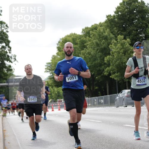 29.06.2025 - hella hamburg halbmarathon Jannik Wohlers http://msf.ph/oto/8148878 29.06.2025 10:12:30 Lombardsbrücke 1020, 1051, 1851, 1939, 2531, 2891, 2942, 4532, 6207, 7873, 7907, 8398, 8405, 8917, 10067, 10402, 11025, 11720, 14404, 14869, 15012, 15531, 16323, 16826, 16911, 17061, 17699, 17994, 18320, 18530 meine-sportfotos.de