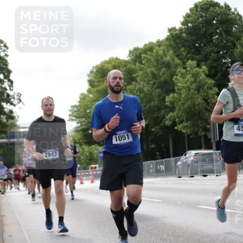 29.06.2025 - hella hamburg halbmarathon Jannik Wohlers http://msf.ph/oto/8148891 29.06.2025 10:12:30 Lombardsbrücke 1020, 1051, 1851, 1939, 2531, 2891, 2942, 4532, 6207, 7873, 7907, 8398, 8405, 8917, 10067, 10402, 11025, 11720, 14404, 14869, 15012, 15531, 16323, 16826, 16911, 17061, 17699, 17994, 18320, 18530 meine-sportfotos.de