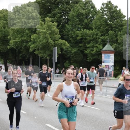 29.06.2025 - hella hamburg halbmarathon Jannik Wohlers http://msf.ph/oto/8148899 29.06.2025 10:49:45 Lombardsbrücke 1487, 1511, 3701, 3710, 3805, 3897, 4090, 4168, 5749, 5751, 5997, 6680, 6830, 7721, 7722, 7755, 8254, 9605, 9940, 10060, 10286, 10617, 11030, 11426, 11716, 11760, 12079, 13127, 13128, 13309, 13381, 13744, 13846, 14144, 14505, 14940, 15626, 15633, 16365, 16410, 16412, 16635, 17256, 18961, 19058, 19086 meine-sportfotos.de