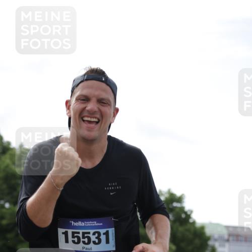 29.06.2025 - hella hamburg halbmarathon Jannik Wohlers http://msf.ph/oto/8148956 29.06.2025 10:12:33 Lombardsbrücke 1020, 1051, 1851, 1939, 2942, 4532, 6207, 7873, 8398, 8405, 8917, 9141, 10067, 10402, 11025, 11720, 14404, 15012, 15531, 16255, 16323, 17061, 17699, 17994, 18320, 18530 meine-sportfotos.de