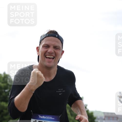 29.06.2025 - hella hamburg halbmarathon Jannik Wohlers http://msf.ph/oto/8148960 29.06.2025 10:12:33 Lombardsbrücke 1020, 1051, 1851, 1939, 2942, 4532, 6207, 7873, 8398, 8405, 8917, 9141, 10067, 10402, 11025, 11720, 14404, 15012, 15531, 16255, 16323, 17061, 17699, 17994, 18320, 18530 meine-sportfotos.de