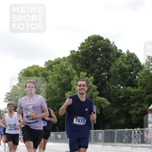 29.06.2025 - hella hamburg halbmarathon Jannik Wohlers http://msf.ph/oto/8148963 29.06.2025 10:12:35 Lombardsbrücke 1020, 1051, 2942, 4532, 6207, 7873, 8398, 8405, 9141, 10067, 10402, 11025, 11720, 14404, 15531, 16255, 16323, 17061, 17699, 18048, 18320, 18530 meine-sportfotos.de