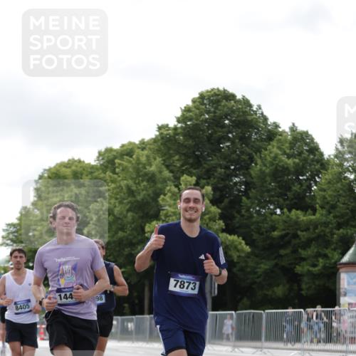 29.06.2025 - hella hamburg halbmarathon Jannik Wohlers http://msf.ph/oto/8148966 29.06.2025 10:12:35 Lombardsbrücke 1020, 1051, 2942, 4532, 6207, 7873, 8398, 8405, 9141, 10067, 10402, 11025, 11720, 14404, 15531, 16255, 16323, 17061, 17699, 18048, 18320, 18530 meine-sportfotos.de