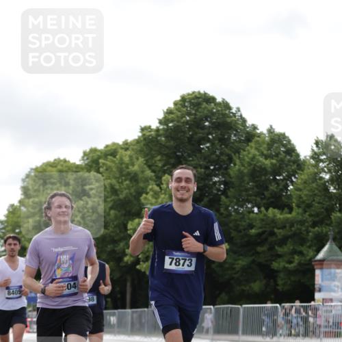29.06.2025 - hella hamburg halbmarathon Jannik Wohlers http://msf.ph/oto/8148973 29.06.2025 10:12:35 Lombardsbrücke 1020, 1051, 2942, 4532, 6207, 7873, 8398, 8405, 9141, 10067, 10402, 11025, 11720, 14404, 15531, 16255, 16323, 17061, 17699, 18048, 18320, 18530 meine-sportfotos.de