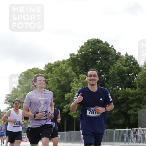29.06.2025 - hella hamburg halbmarathon Jannik Wohlers http://msf.ph/oto/8148978 29.06.2025 10:12:35 Lombardsbrücke 1020, 1051, 2942, 4532, 6207, 7873, 8398, 8405, 9141, 10067, 10402, 11025, 11720, 14404, 15531, 16255, 16323, 17061, 17699, 18048, 18320, 18530 meine-sportfotos.de