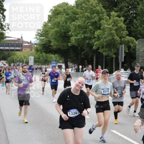 29.06.2025 - hella hamburg halbmarathon Jannik Wohlers http://msf.ph/oto/8148991 29.06.2025 10:49:47 Lombardsbrücke 3701, 3710, 3805, 3897, 4090, 4168, 5119, 5749, 5751, 5997, 6680, 6830, 7721, 7722, 7755, 8254, 9605, 9940, 10060, 10286, 10617, 11030, 11426, 11696, 11716, 11760, 12079, 13127, 13128, 13309, 13381, 13744, 13846, 14144, 14505, 14940, 15626, 16365, 16410, 16412, 16635, 17256, 18961, 19058, 19086 meine-sportfotos.de