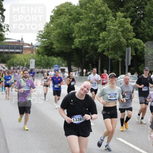 29.06.2025 - hella hamburg halbmarathon Jannik Wohlers http://msf.ph/oto/8148997 29.06.2025 10:49:47 Lombardsbrücke 3701, 3710, 3805, 3897, 4090, 4168, 5119, 5749, 5751, 5997, 6680, 6830, 7721, 7722, 7755, 8254, 9605, 9940, 10060, 10286, 10617, 11030, 11426, 11696, 11716, 11760, 12079, 13127, 13128, 13309, 13381, 13744, 13846, 14144, 14505, 14940, 15626, 16365, 16410, 16412, 16635, 17256, 18961, 19058, 19086 meine-sportfotos.de
