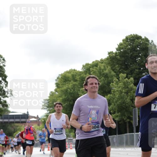 29.06.2025 - hella hamburg halbmarathon Jannik Wohlers http://msf.ph/oto/8149001 29.06.2025 10:12:35 Lombardsbrücke 1020, 1051, 2942, 4532, 6207, 7873, 8398, 8405, 9141, 10067, 10402, 11025, 11720, 14404, 15531, 16255, 16323, 17061, 17699, 18048, 18320, 18530 meine-sportfotos.de
