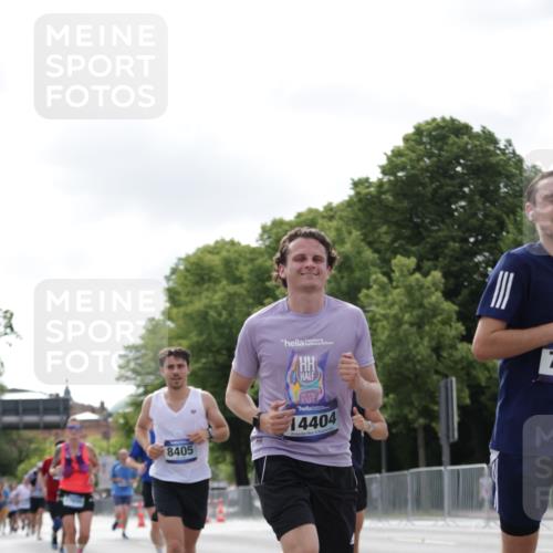 29.06.2025 - hella hamburg halbmarathon Jannik Wohlers http://msf.ph/oto/8149008 29.06.2025 10:12:35 Lombardsbrücke 1020, 1051, 2942, 4532, 6207, 7873, 8398, 8405, 9141, 10067, 10402, 11025, 11720, 14404, 15531, 16255, 16323, 17061, 17699, 18048, 18320, 18530 meine-sportfotos.de