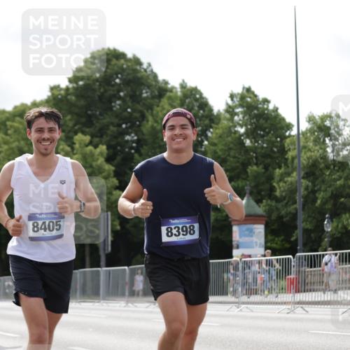 29.06.2025 - hella hamburg halbmarathon Jannik Wohlers http://msf.ph/oto/8149039 29.06.2025 10:12:37 Lombardsbrücke 1020, 1051, 2942, 4532, 6207, 7873, 8398, 8405, 9141, 10067, 10402, 11720, 14404, 15531, 16030, 16255, 16323, 16437, 17061, 17699, 18048, 18320, 18530 meine-sportfotos.de