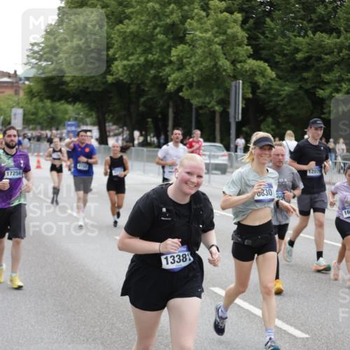 29.06.2025 - hella hamburg halbmarathon Jannik Wohlers http://msf.ph/oto/8149045 29.06.2025 10:49:48 Lombardsbrücke 3203, 3701, 3710, 3805, 3897, 4090, 4168, 5119, 5751, 5997, 6680, 6830, 7721, 7722, 7755, 8254, 9605, 9940, 10060, 10286, 10617, 11030, 11426, 11696, 11716, 11760, 12079, 13127, 13128, 13381, 13744, 13846, 13887, 14144, 14505, 14940, 15626, 16365, 16410, 16412, 16635, 17256, 18961, 19058, 19086 meine-sportfotos.de