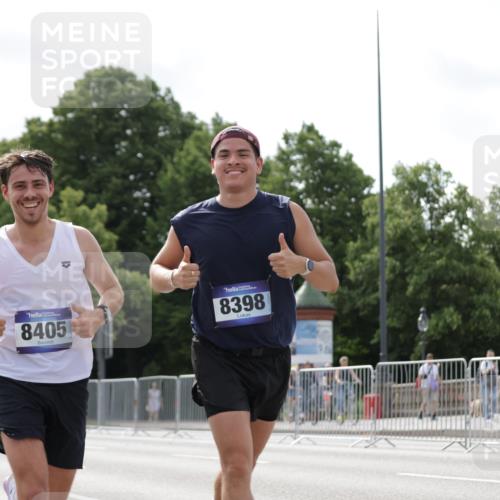 29.06.2025 - hella hamburg halbmarathon Jannik Wohlers http://msf.ph/oto/8149049 29.06.2025 10:12:37 Lombardsbrücke 1020, 1051, 2942, 4532, 6207, 7873, 8398, 8405, 9141, 10067, 10402, 11720, 14404, 15531, 16030, 16255, 16323, 16437, 17061, 17699, 18048, 18320, 18530 meine-sportfotos.de