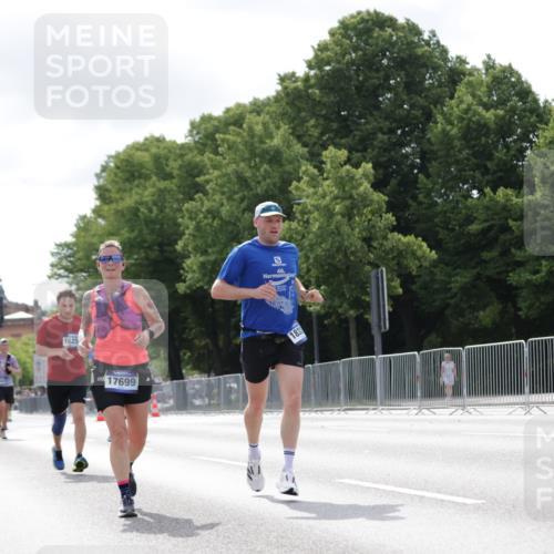 29.06.2025 - hella hamburg halbmarathon Jannik Wohlers http://msf.ph/oto/8149068 29.06.2025 10:12:38 Lombardsbrücke 1020, 1051, 2942, 4532, 6207, 7873, 8398, 8405, 9141, 10067, 10402, 11720, 14404, 15531, 16030, 16255, 16323, 16437, 17699, 18048, 18320, 18530 meine-sportfotos.de