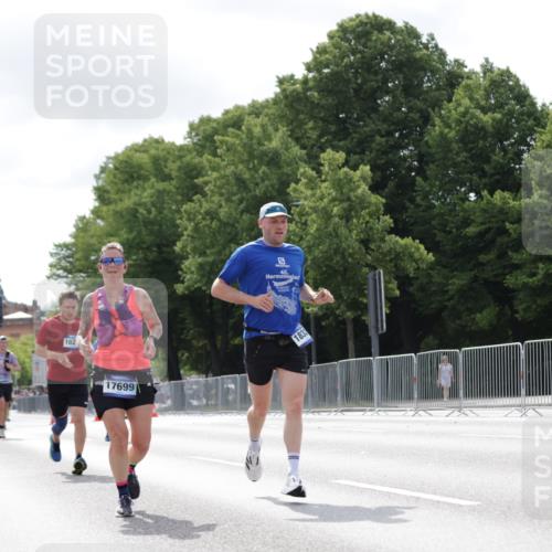 29.06.2025 - hella hamburg halbmarathon Jannik Wohlers http://msf.ph/oto/8149075 29.06.2025 10:12:38 Lombardsbrücke 1020, 1051, 2942, 4532, 6207, 7873, 8398, 8405, 9141, 10067, 10402, 11720, 14404, 15531, 16030, 16255, 16323, 16437, 17699, 18048, 18320, 18530 meine-sportfotos.de