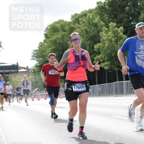 29.06.2025 - hella hamburg halbmarathon Jannik Wohlers http://msf.ph/oto/8149083 29.06.2025 10:12:39 Lombardsbrücke 1020, 1051, 2942, 4532, 7873, 8398, 8405, 9141, 10067, 10402, 11720, 14404, 15531, 16030, 16255, 16323, 16437, 17699, 18048, 18320, 18530 meine-sportfotos.de
