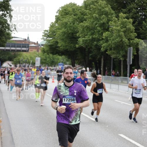 29.06.2025 - hella hamburg halbmarathon Jannik Wohlers http://msf.ph/oto/8149084 29.06.2025 10:49:49 Lombardsbrücke 3203, 3701, 3710, 3805, 3897, 4090, 4168, 5119, 5997, 6680, 6830, 7721, 7722, 7755, 8254, 9605, 9940, 10060, 10286, 10617, 11030, 11426, 11696, 11716, 11760, 12079, 13127, 13128, 13381, 13744, 13846, 13887, 14144, 14505, 14940, 15626, 16410, 16412, 16635, 17256, 18961, 19058, 19086 meine-sportfotos.de