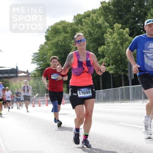 29.06.2025 - hella hamburg halbmarathon Jannik Wohlers http://msf.ph/oto/8149088 29.06.2025 10:12:39 Lombardsbrücke 1020, 1051, 2942, 4532, 7873, 8398, 8405, 9141, 10067, 10402, 11720, 14404, 15531, 16030, 16255, 16323, 16437, 17699, 18048, 18320, 18530 meine-sportfotos.de