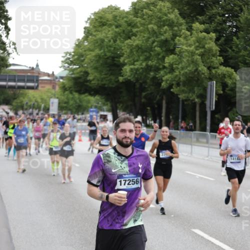 29.06.2025 - hella hamburg halbmarathon Jannik Wohlers http://msf.ph/oto/8149106 29.06.2025 10:49:50 Lombardsbrücke 2047, 3203, 3680, 3701, 3710, 3805, 3897, 4090, 4168, 5119, 5997, 6680, 6830, 7721, 7722, 7755, 8254, 9605, 9940, 10060, 10286, 10617, 11030, 11426, 11696, 11716, 11760, 12079, 13127, 13128, 13381, 13744, 13846, 13887, 14144, 14505, 14940, 15230, 15626, 16410, 16412, 16635, 17256, 18961, 19058, 19086 meine-sportfotos.de