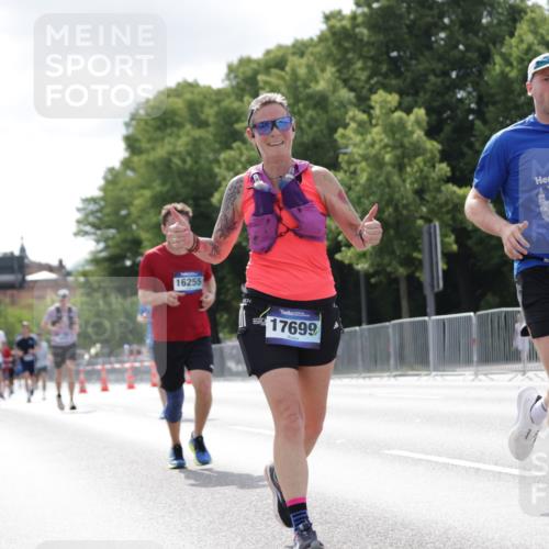 29.06.2025 - hella hamburg halbmarathon Jannik Wohlers http://msf.ph/oto/8149107 29.06.2025 10:12:39 Lombardsbrücke 1020, 1051, 2942, 4532, 7873, 8398, 8405, 9141, 10067, 10402, 11720, 14404, 15531, 16030, 16255, 16323, 16437, 17699, 18048, 18320, 18530 meine-sportfotos.de