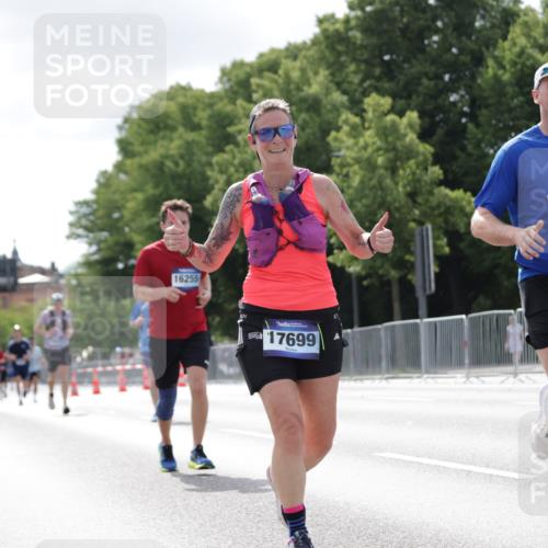 29.06.2025 - hella hamburg halbmarathon Jannik Wohlers http://msf.ph/oto/8149111 29.06.2025 10:12:39 Lombardsbrücke 1020, 1051, 2942, 4532, 7873, 8398, 8405, 9141, 10067, 10402, 11720, 14404, 15531, 16030, 16255, 16323, 16437, 17699, 18048, 18320, 18530 meine-sportfotos.de