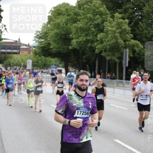29.06.2025 - hella hamburg halbmarathon Jannik Wohlers http://msf.ph/oto/8149116 29.06.2025 10:49:50 Lombardsbrücke 2047, 3203, 3680, 3701, 3710, 3805, 3897, 4090, 4168, 5119, 5997, 6680, 6830, 7721, 7722, 7755, 8254, 9605, 9940, 10060, 10286, 10617, 11030, 11426, 11696, 11716, 11760, 12079, 13127, 13128, 13381, 13744, 13846, 13887, 14144, 14505, 14940, 15230, 15626, 16410, 16412, 16635, 17256, 18961, 19058, 19086 meine-sportfotos.de