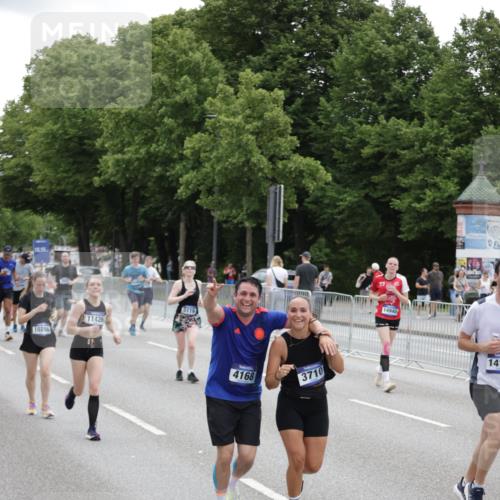 29.06.2025 - hella hamburg halbmarathon Jannik Wohlers http://msf.ph/oto/8149179 29.06.2025 10:49:51 Lombardsbrücke 2047, 3203, 3680, 3701, 3710, 3805, 3897, 4090, 4168, 5119, 5997, 6680, 6830, 7677, 7721, 7722, 7755, 8254, 9605, 9940, 10060, 10286, 10617, 11426, 11696, 11716, 11760, 12079, 13127, 13128, 13381, 13744, 13846, 13887, 14144, 14505, 14940, 15230, 16410, 16412, 16489, 16635, 16670, 17256, 18961, 19058, 19086 meine-sportfotos.de