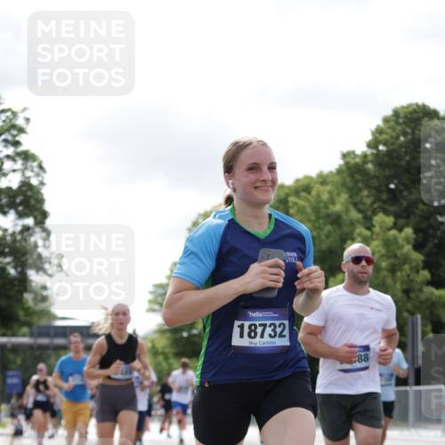 29.06.2025 - hella hamburg halbmarathon Jannik Wohlers http://msf.ph/oto/8149194 29.06.2025 10:12:48 Lombardsbrücke 1747, 2961, 3218, 3360, 3728, 6489, 7873, 8398, 8405, 8913, 9141, 9527, 12492, 15922, 16030, 16255, 16437, 17699, 17988, 18048, 18320, 18732, 18754 meine-sportfotos.de