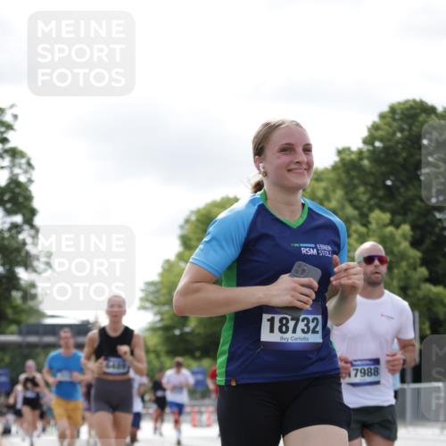 29.06.2025 - hella hamburg halbmarathon Jannik Wohlers http://msf.ph/oto/8149200 29.06.2025 10:12:48 Lombardsbrücke 1747, 2961, 3218, 3360, 3728, 6489, 7873, 8398, 8405, 8913, 9141, 9527, 12492, 15922, 16030, 16255, 16437, 17699, 17988, 18048, 18320, 18732, 18754 meine-sportfotos.de