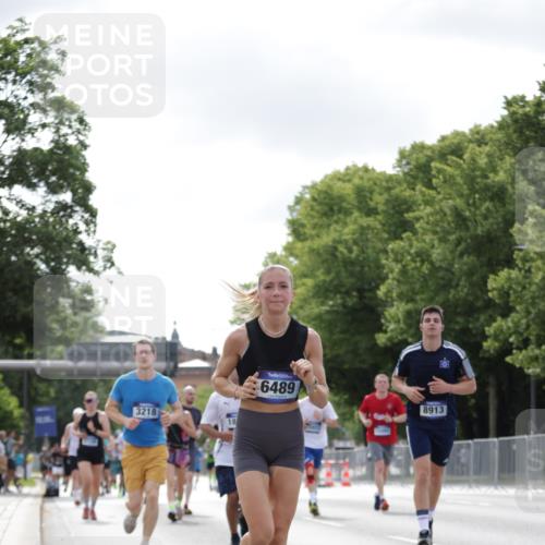 29.06.2025 - hella hamburg halbmarathon Jannik Wohlers http://msf.ph/oto/8149203 29.06.2025 10:12:48 Lombardsbrücke 1747, 2961, 3218, 3360, 3728, 6489, 7873, 8398, 8405, 8913, 9141, 9527, 12492, 15922, 16030, 16255, 16437, 17699, 17988, 18048, 18320, 18732, 18754 meine-sportfotos.de