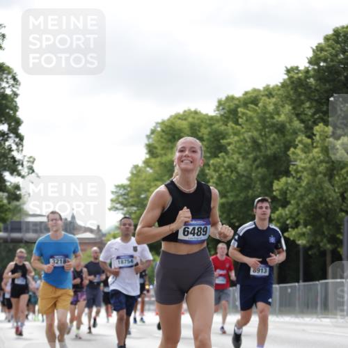 29.06.2025 - hella hamburg halbmarathon Jannik Wohlers http://msf.ph/oto/8149240 29.06.2025 10:12:49 Lombardsbrücke 1007, 1747, 1859, 2961, 3218, 3360, 3728, 6489, 8398, 8405, 8913, 9141, 9527, 12492, 15922, 16030, 16255, 16437, 17474, 17699, 17988, 18048, 18320, 18732, 18754 meine-sportfotos.de