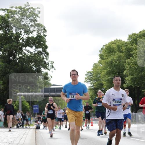 29.06.2025 - hella hamburg halbmarathon Jannik Wohlers http://msf.ph/oto/8149259 29.06.2025 10:12:50 Lombardsbrücke 1007, 1747, 1859, 2961, 3218, 3360, 3728, 3729, 6489, 7346, 8398, 8405, 8913, 9141, 9527, 12492, 15922, 16030, 16255, 16437, 17474, 17699, 17988, 18048, 18320, 18732, 18754 meine-sportfotos.de