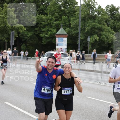 29.06.2025 - hella hamburg halbmarathon Jannik Wohlers http://msf.ph/oto/8149289 29.06.2025 10:49:52 Lombardsbrücke 1259, 1828, 2047, 3203, 3680, 3701, 3710, 3805, 3897, 4090, 4168, 5119, 5997, 6680, 6830, 7677, 7721, 7722, 7755, 8254, 9605, 9940, 10060, 10286, 10617, 11426, 11696, 11716, 12079, 13127, 13128, 13381, 13846, 13887, 14144, 14591, 14940, 15230, 15551, 16410, 16412, 16489, 16635, 16670, 17256, 18961, 19058, 19086 meine-sportfotos.de