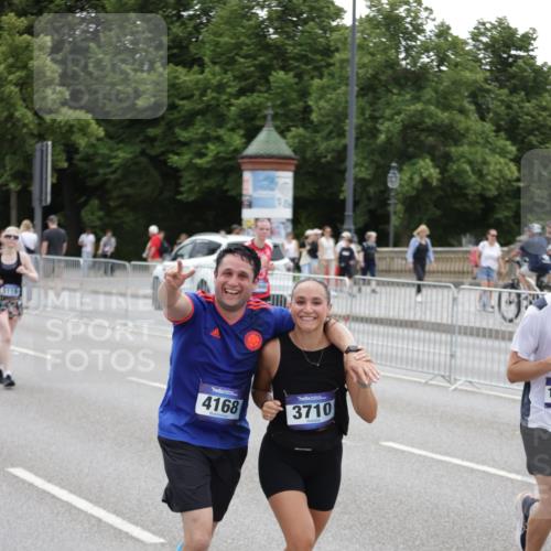 29.06.2025 - hella hamburg halbmarathon Jannik Wohlers http://msf.ph/oto/8149294 29.06.2025 10:49:52 Lombardsbrücke 1259, 1828, 2047, 3203, 3680, 3701, 3710, 3805, 3897, 4090, 4168, 5119, 5997, 6680, 6830, 7677, 7721, 7722, 7755, 8254, 9605, 9940, 10060, 10286, 10617, 11426, 11696, 11716, 12079, 13127, 13128, 13381, 13846, 13887, 14144, 14591, 14940, 15230, 15551, 16410, 16412, 16489, 16635, 16670, 17256, 18961, 19058, 19086 meine-sportfotos.de