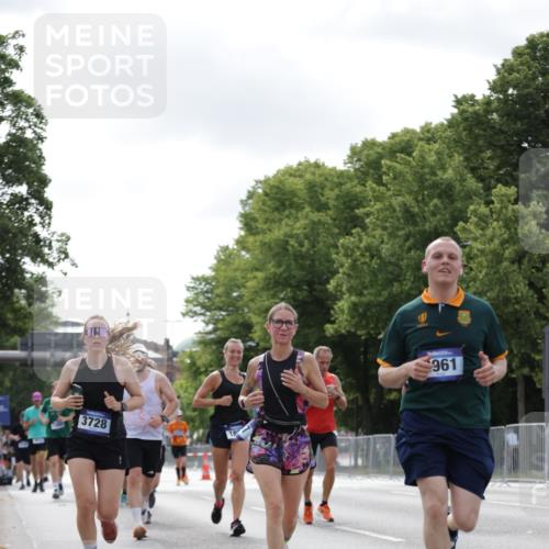 29.06.2025 - hella hamburg halbmarathon Jannik Wohlers http://msf.ph/oto/8149322 29.06.2025 10:12:54 Lombardsbrücke 1007, 1747, 1859, 2961, 3218, 3360, 3728, 3729, 4187, 6489, 7346, 7460, 8913, 9527, 12492, 15922, 16030, 16255, 16437, 17474, 17988, 18048, 18222, 18732, 18754, 19035 meine-sportfotos.de