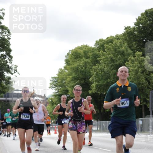 29.06.2025 - hella hamburg halbmarathon Jannik Wohlers http://msf.ph/oto/8149327 29.06.2025 10:12:54 Lombardsbrücke 1007, 1747, 1859, 2961, 3218, 3360, 3728, 3729, 4187, 6489, 7346, 7460, 8913, 9527, 12492, 15922, 16030, 16255, 16437, 17474, 17988, 18048, 18222, 18732, 18754, 19035 meine-sportfotos.de