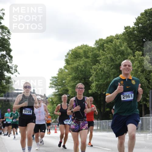 29.06.2025 - hella hamburg halbmarathon Jannik Wohlers http://msf.ph/oto/8149338 29.06.2025 10:12:54 Lombardsbrücke 1007, 1747, 1859, 2961, 3218, 3360, 3728, 3729, 4187, 6489, 7346, 7460, 8913, 9527, 12492, 15922, 16030, 16255, 16437, 17474, 17988, 18048, 18222, 18732, 18754, 19035 meine-sportfotos.de