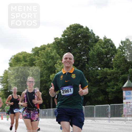 29.06.2025 - hella hamburg halbmarathon Jannik Wohlers http://msf.ph/oto/8149344 29.06.2025 10:12:55 Lombardsbrücke 1007, 1747, 1859, 2961, 3218, 3360, 3728, 3729, 4187, 6489, 7346, 7460, 8913, 9527, 9612, 12492, 13331, 15922, 16030, 16437, 17474, 17988, 18048, 18222, 18732, 18754, 19035 meine-sportfotos.de