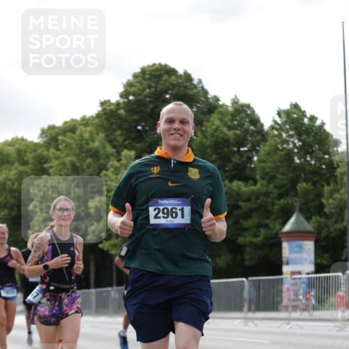 29.06.2025 - hella hamburg halbmarathon Jannik Wohlers http://msf.ph/oto/8149374 29.06.2025 10:12:55 Lombardsbrücke 1007, 1747, 1859, 2961, 3218, 3360, 3728, 3729, 4187, 6489, 7346, 7460, 8913, 9527, 9612, 12492, 13331, 15922, 16030, 16437, 17474, 17988, 18048, 18222, 18732, 18754, 19035 meine-sportfotos.de