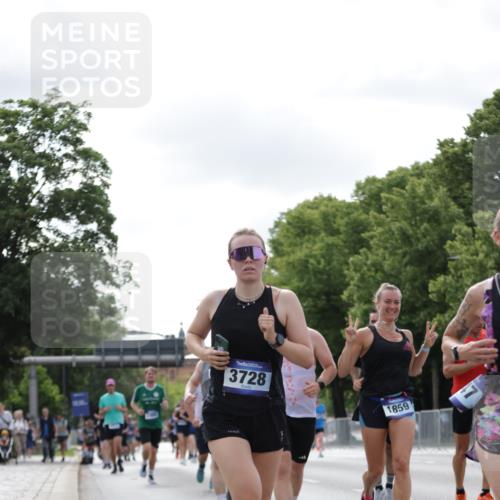 29.06.2025 - hella hamburg halbmarathon Jannik Wohlers http://msf.ph/oto/8149389 29.06.2025 10:12:56 Lombardsbrücke 1007, 1747, 1859, 2961, 3218, 3360, 3728, 3729, 4187, 5546, 6489, 7346, 7460, 8913, 9527, 9612, 12492, 13331, 15922, 16030, 16437, 17474, 17988, 18048, 18222, 18732, 18754, 19035 meine-sportfotos.de