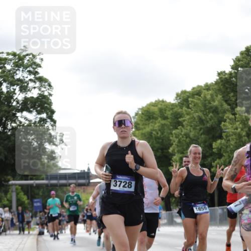 29.06.2025 - hella hamburg halbmarathon Jannik Wohlers http://msf.ph/oto/8149394 29.06.2025 10:12:56 Lombardsbrücke 1007, 1747, 1859, 2961, 3218, 3360, 3728, 3729, 4187, 5546, 6489, 7346, 7460, 8913, 9527, 9612, 12492, 13331, 15922, 16030, 16437, 17474, 17988, 18048, 18222, 18732, 18754, 19035 meine-sportfotos.de