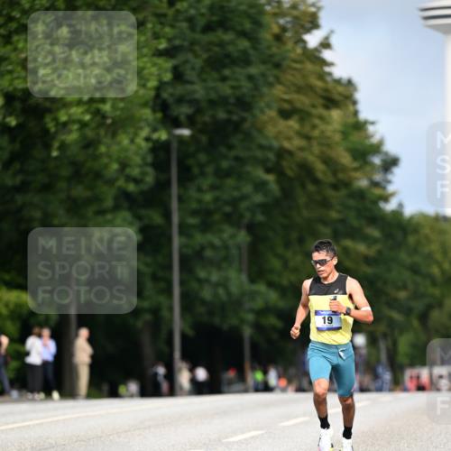 29.06.2025 - hella hamburg halbmarathon Dr. Thomas Lammeyer http://msf.ph/oto/8149400 29.06.2025 09:35:13 Kennedybrücke 14, 19 meine-sportfotos.de